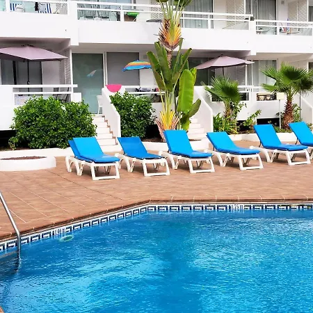 Modern Pool Front In Las Americas Apartment